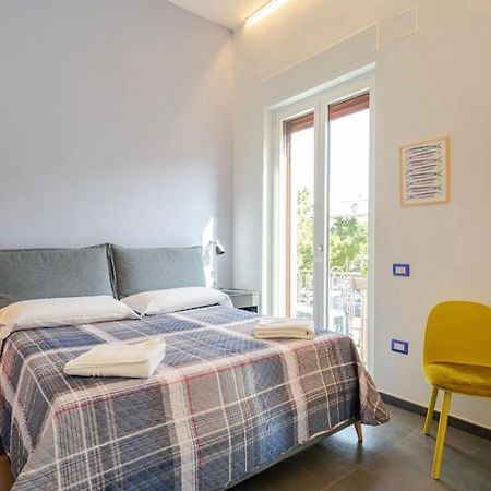 B&B Un Passo Dal Treno Piazza Vittorio Veneto 36-Salerno Station מראה חיצוני תמונה