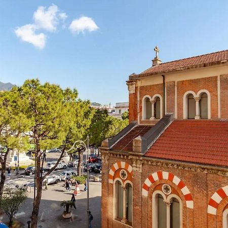 B&B Un Passo Dal Treno Piazza Vittorio Veneto 36-Salerno Station מראה חיצוני תמונה
