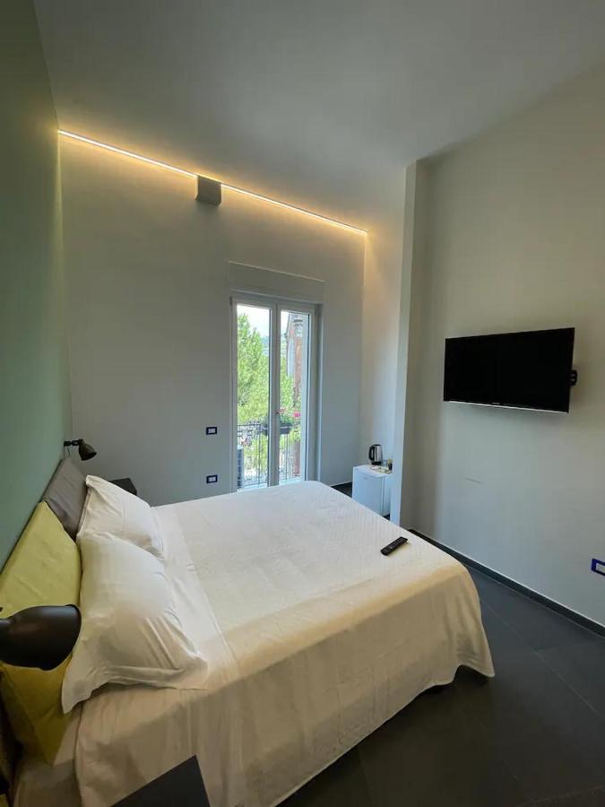 B&B Un Passo Dal Treno Piazza Vittorio Veneto 36-Salerno Station מראה חיצוני תמונה