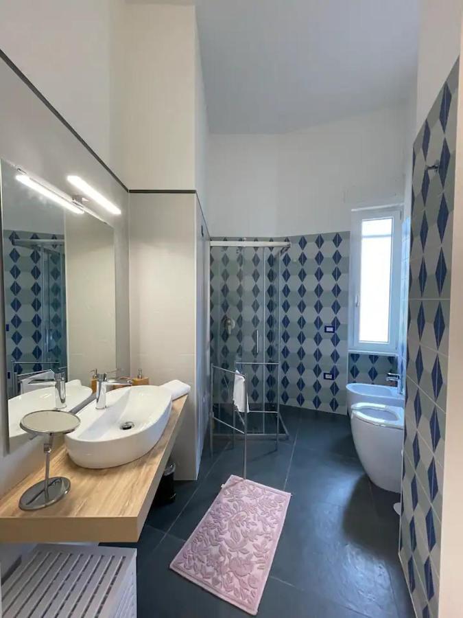 B&B Un Passo Dal Treno Piazza Vittorio Veneto 36-Salerno Station מראה חיצוני תמונה
