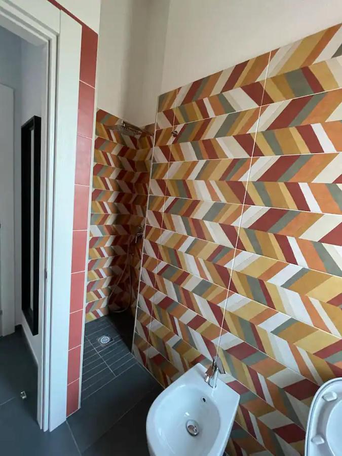 B&B Un Passo Dal Treno Piazza Vittorio Veneto 36-Salerno Station מראה חיצוני תמונה