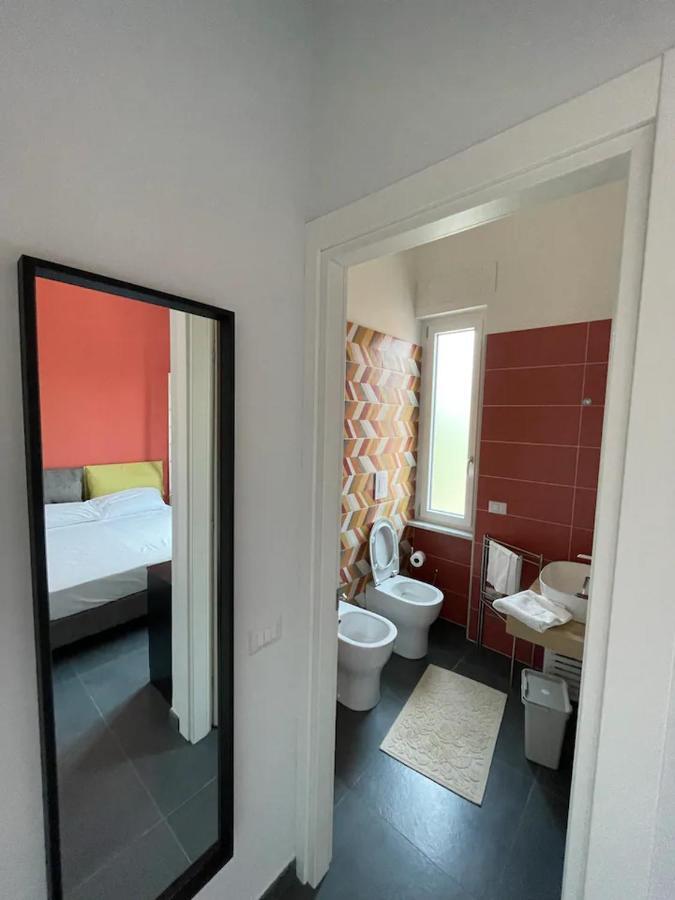 B&B Un Passo Dal Treno Piazza Vittorio Veneto 36-Salerno Station מראה חיצוני תמונה