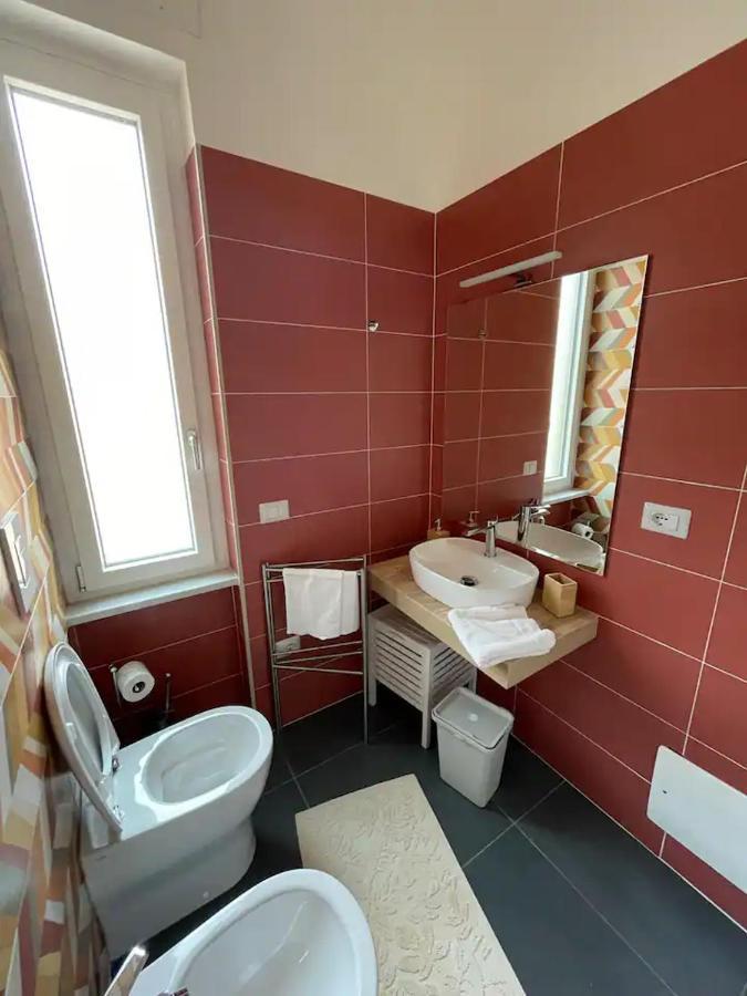 B&B Un Passo Dal Treno Piazza Vittorio Veneto 36-Salerno Station מראה חיצוני תמונה