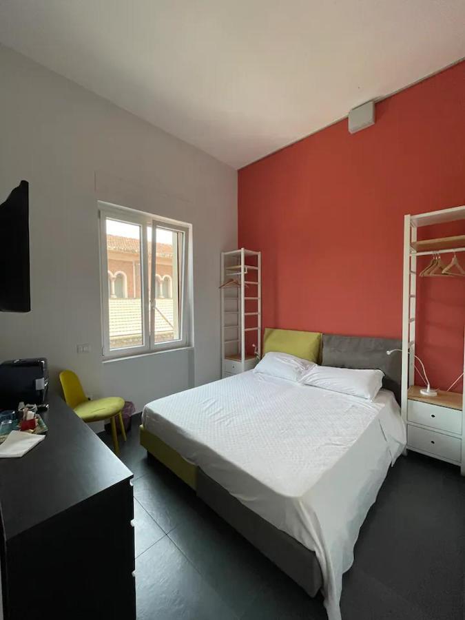 B&B Un Passo Dal Treno Piazza Vittorio Veneto 36-Salerno Station מראה חיצוני תמונה