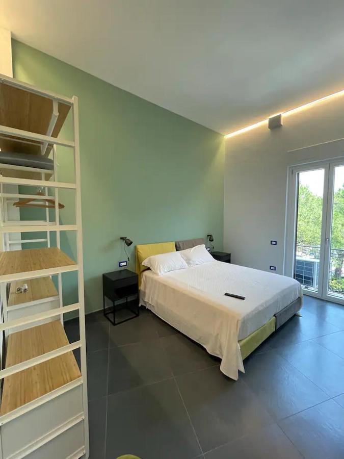 B&B Un Passo Dal Treno Piazza Vittorio Veneto 36-Salerno Station מראה חיצוני תמונה