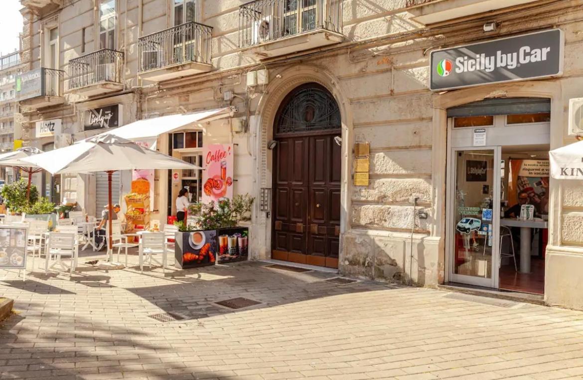 B&B Un Passo Dal Treno Piazza Vittorio Veneto 36-Salerno Station מראה חיצוני תמונה