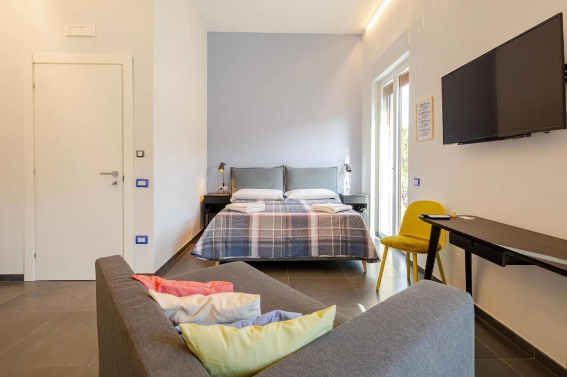 B&B Un Passo Dal Treno Piazza Vittorio Veneto 36-Salerno Station מראה חיצוני תמונה
