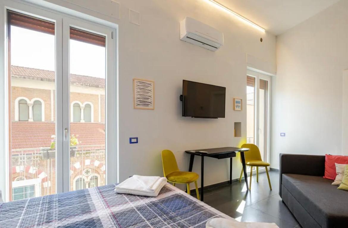 B&B Un Passo Dal Treno Piazza Vittorio Veneto 36-Salerno Station מראה חיצוני תמונה