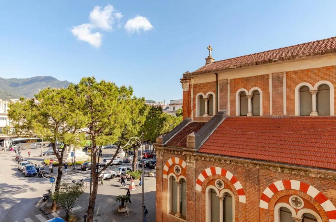 B&B Un Passo Dal Treno Piazza Vittorio Veneto 36-Salerno Station מראה חיצוני תמונה
